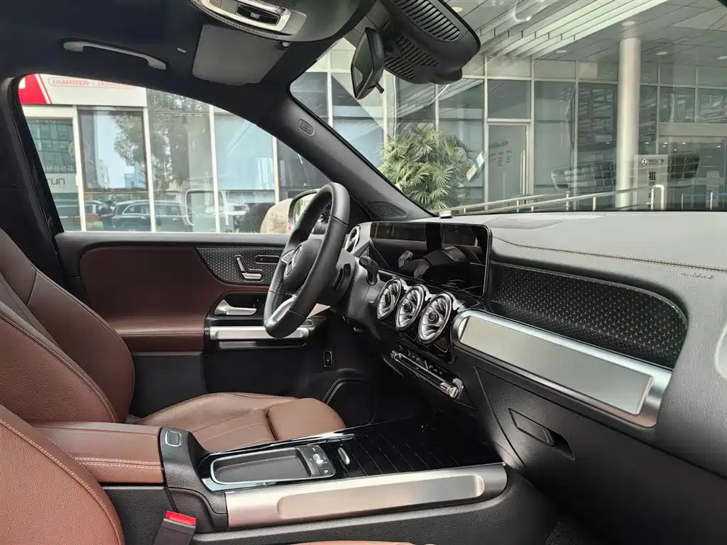 Mercedes-Benz GLB 2025 Model GLB 220 Fashion Style фото 19