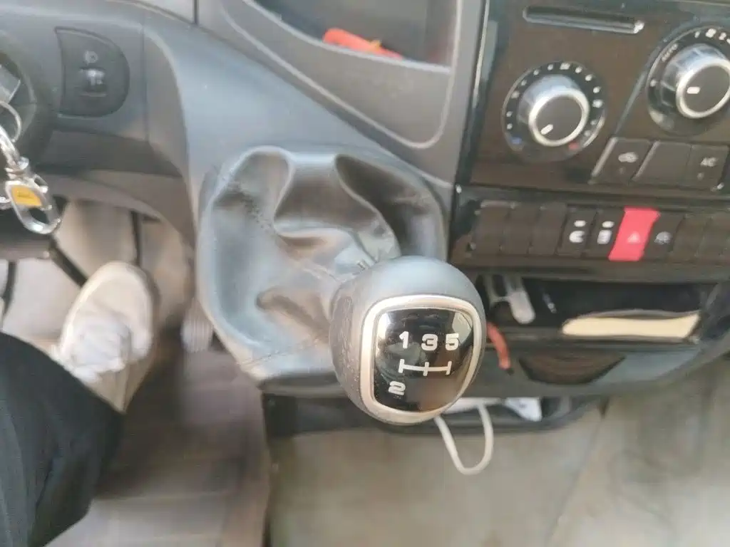 Iveco Daily 2021 2020 2.3T Manual Yunrui Manual Door Short Wheelbase Low Roof Low Power F1A