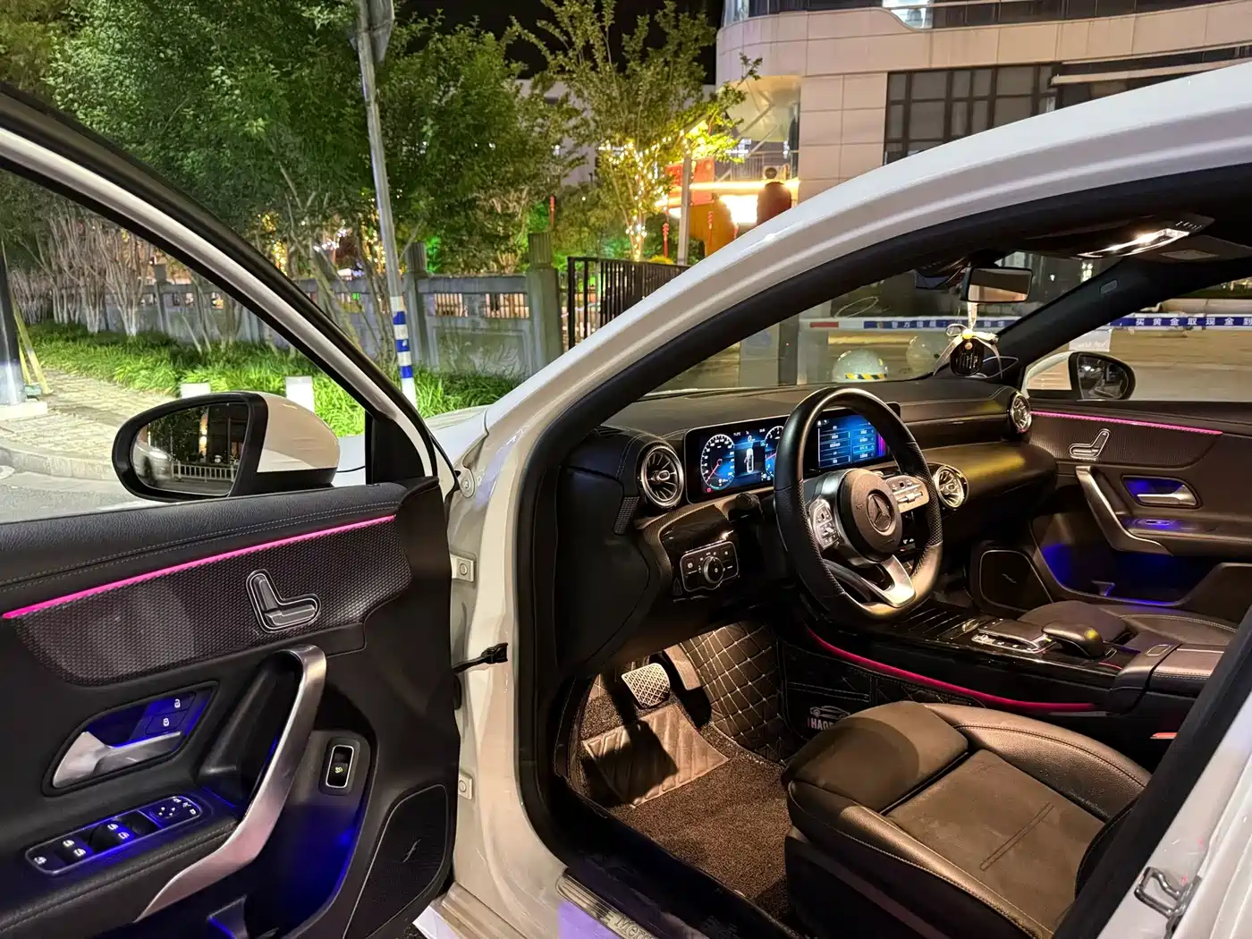 Mercedes-Benz A-Class 2020 A 200 L Sport Sedan фото 4