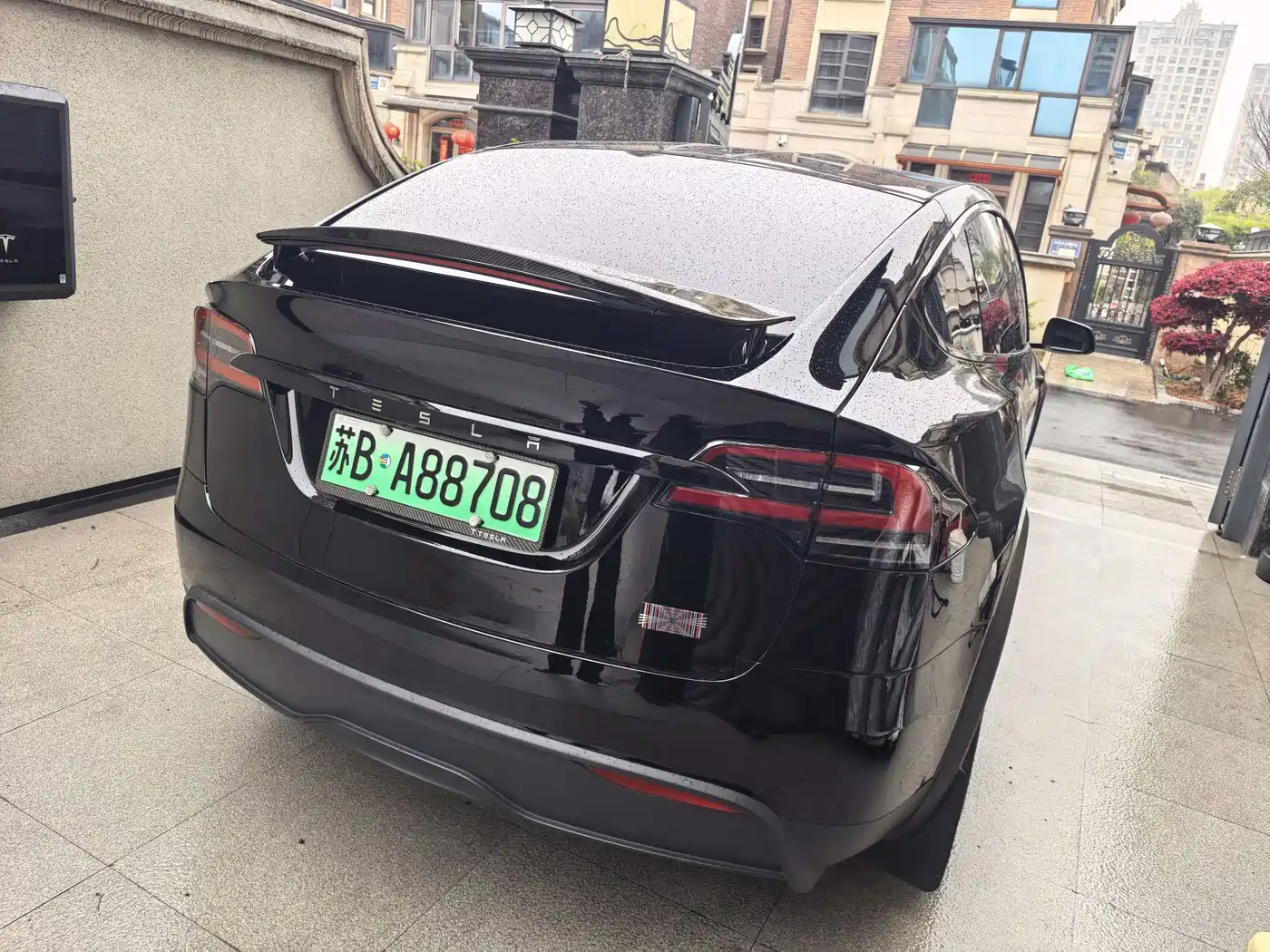 TESLA MODEL X