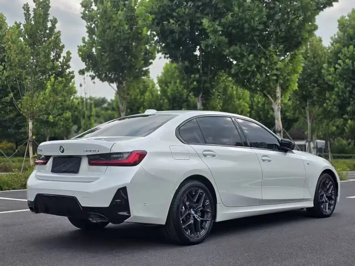 BMW 3 Series 2026 2026 330Li M Sport Shadowline Package