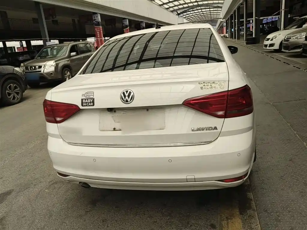 Volkswagen Lavida 2017 1.6L Automatic Comfort Edition фото 6