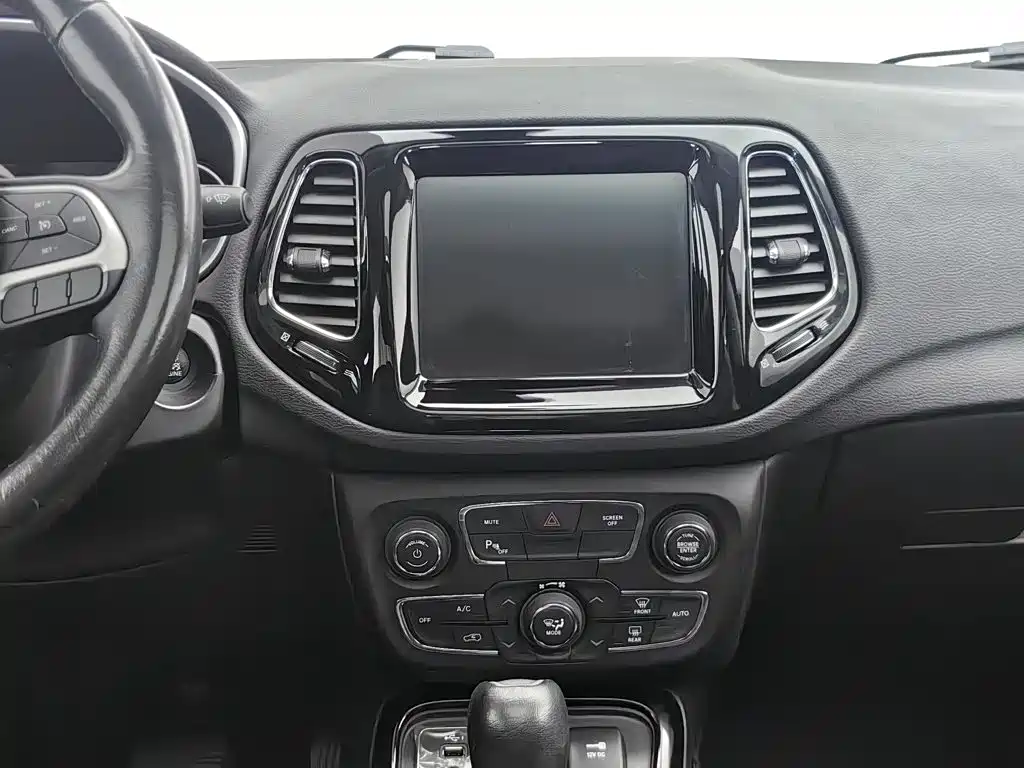 Фото 12 - Jeep Compass