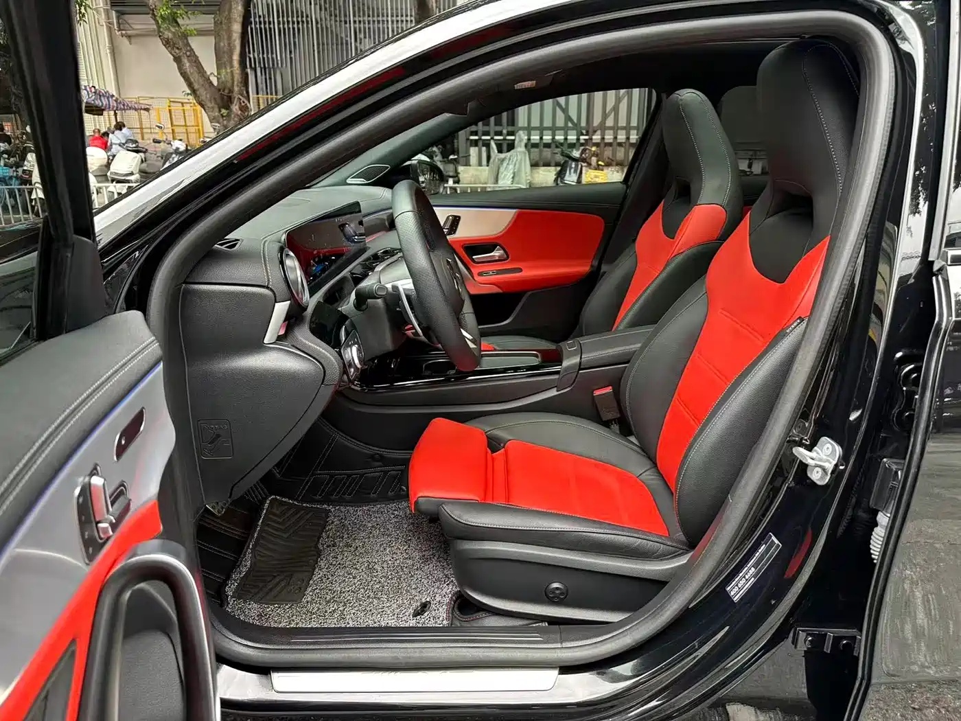 Mercedes-Benz A-Class AMG (Import) 2024 AMG A 35 4MATIC фото 8
