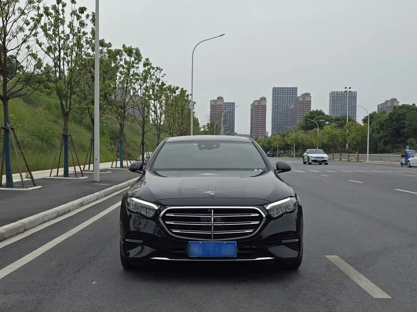 Mercedes-Benz E-Class 2025 E 300 L Luxury фото 2