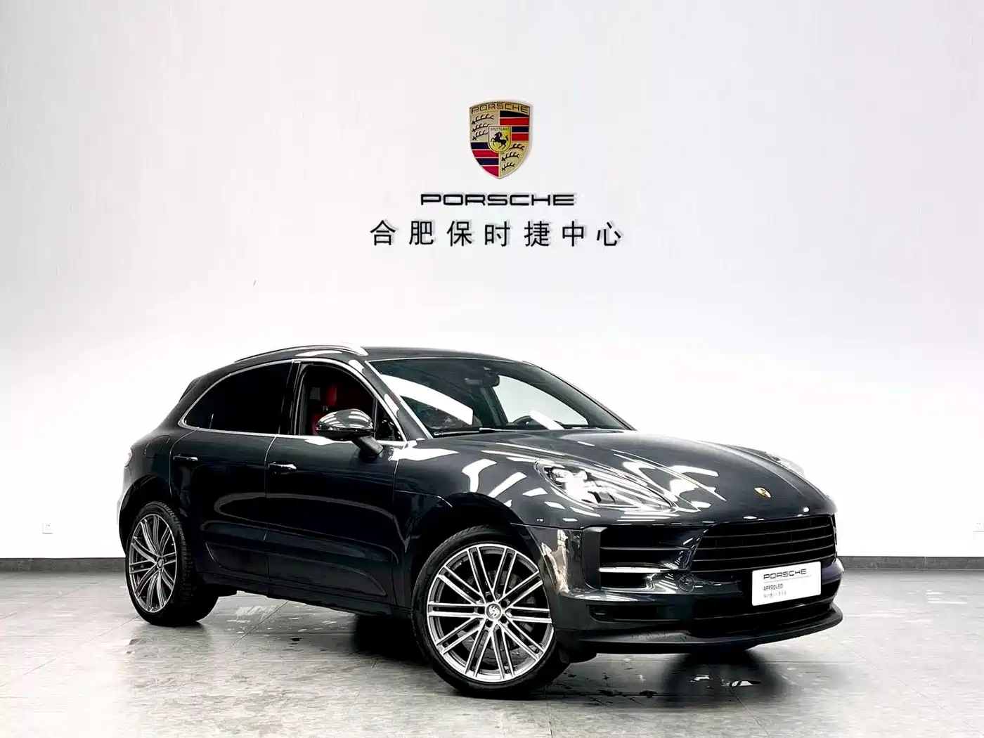 PORSCHE MACAN
