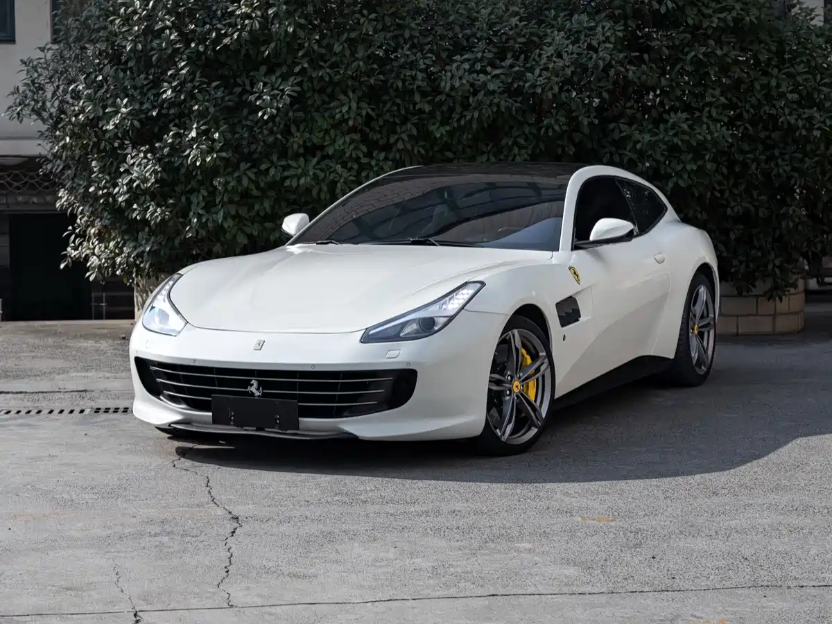 Ferrari GTC4Lusso 2017 2016 6.3L V12