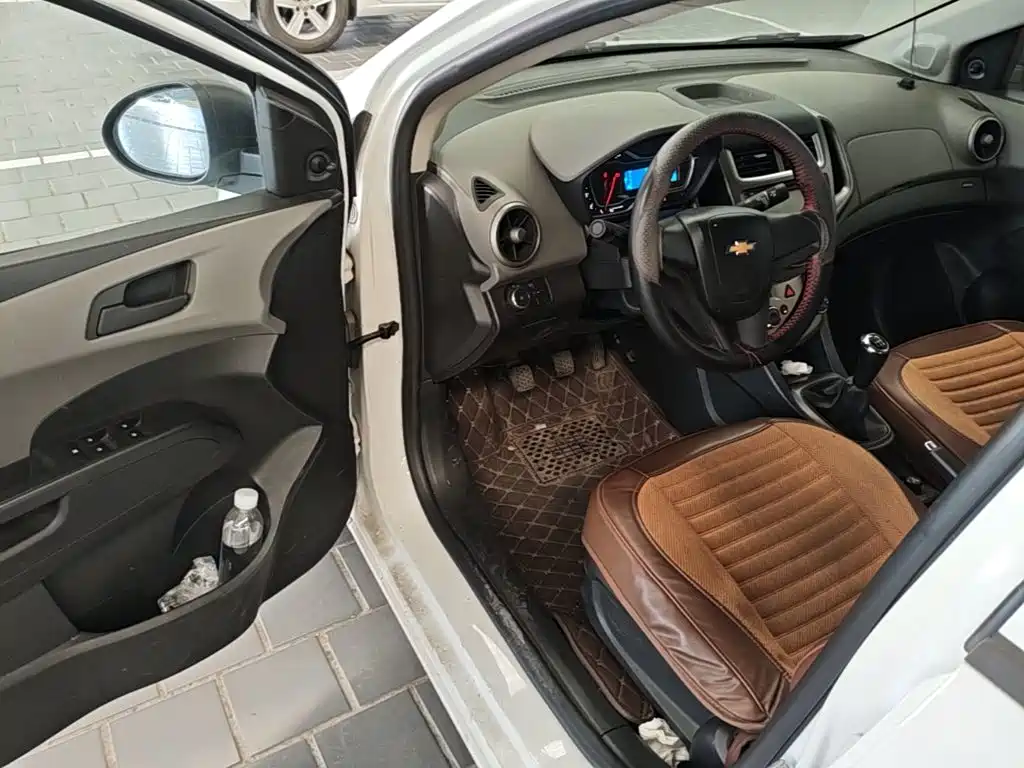 Chevrolet Aveo 2015 2014 Sedan 1.4SL MT Luxury Edition