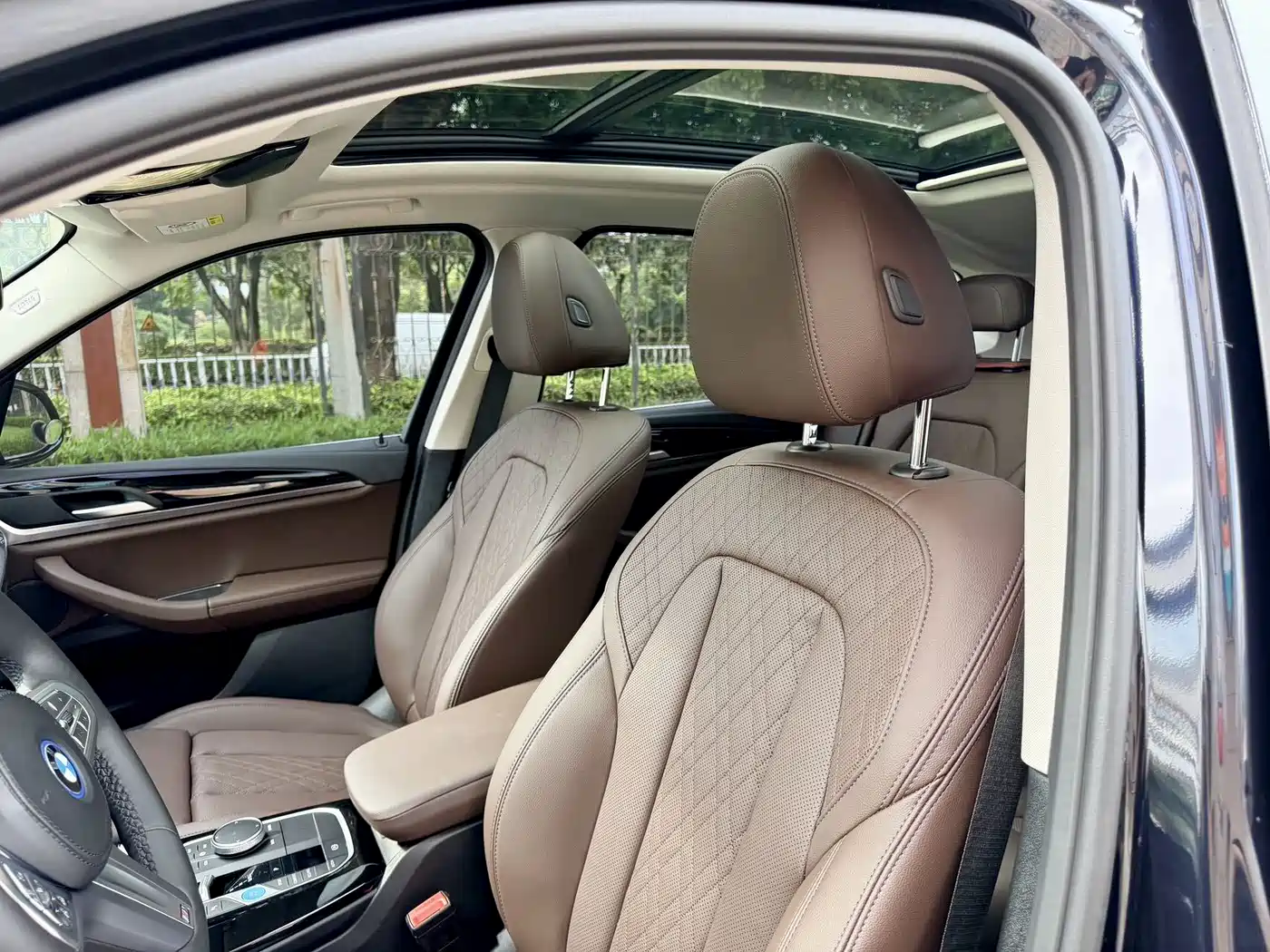 BMW iX3 2024 Leading Edition фото 7
