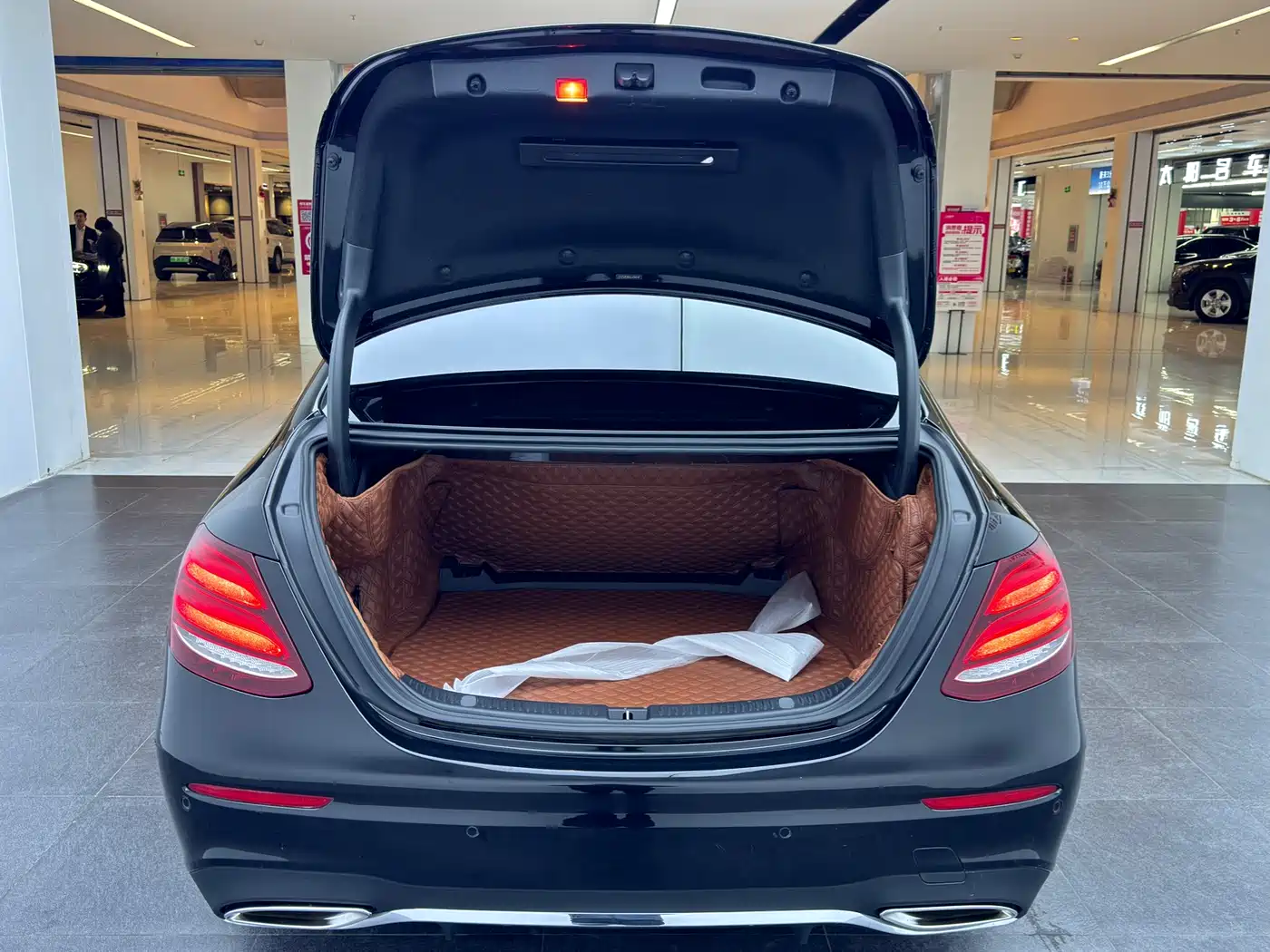Mercedes-Benz E-Class 2020 E 300 L Fashion фото 14