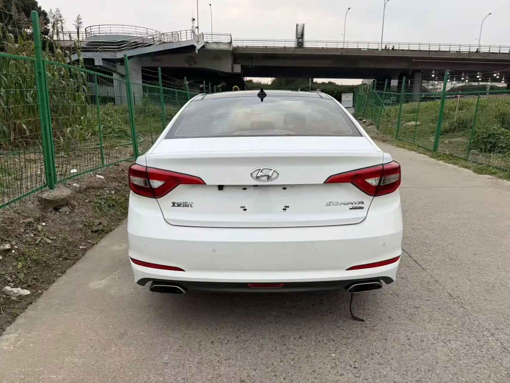 Photo 12 - Hyundai Sonata