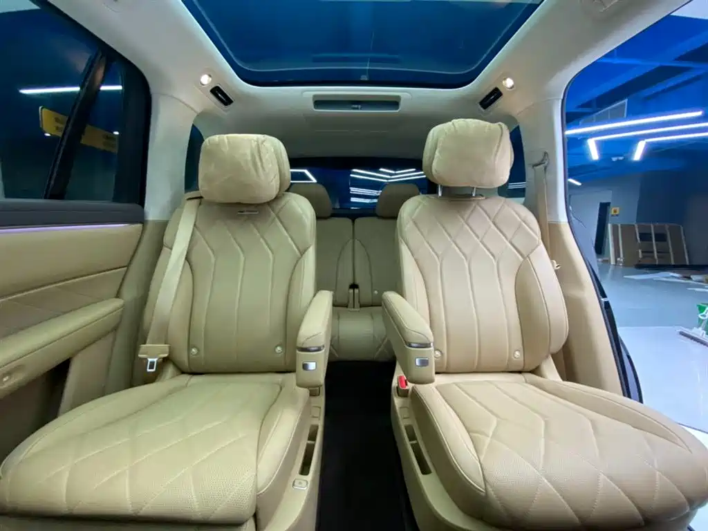 AITO Wenjie AITO M8 2025 Extended Range Ultra 53.4kWh 6-Seater фото 24