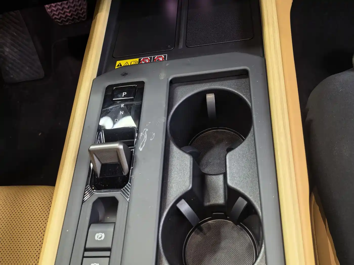 Lexus ES 2025 Model 300h Base Version фото 17