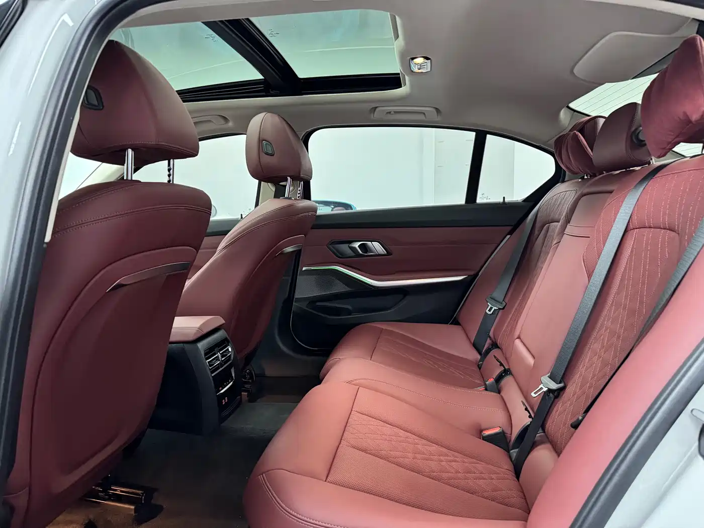 BMW 3 Series 2024 325Li M Sport Package фото 8