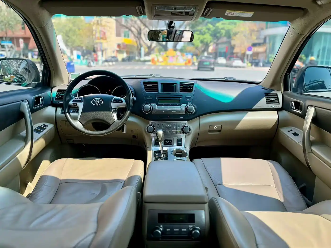 Toyota Highlander 2012 2.7L 2WD 7-Seater Luxury Edition фото 6