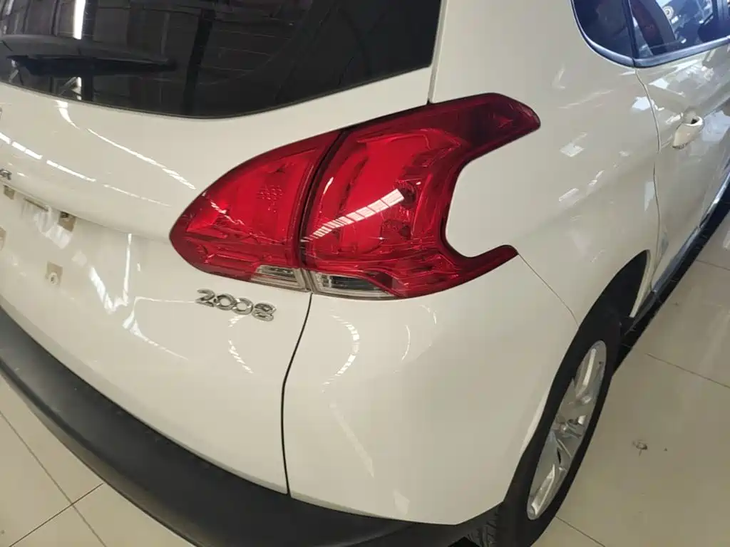 Peugeot 2008 2015 2014 1.6L Automatic Fashion Edition