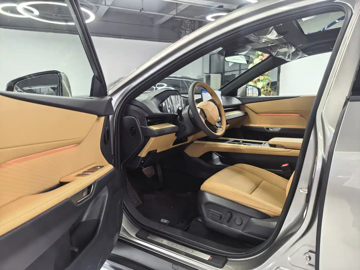 Lexus ES 2025 Model 300h Base Version фото 13