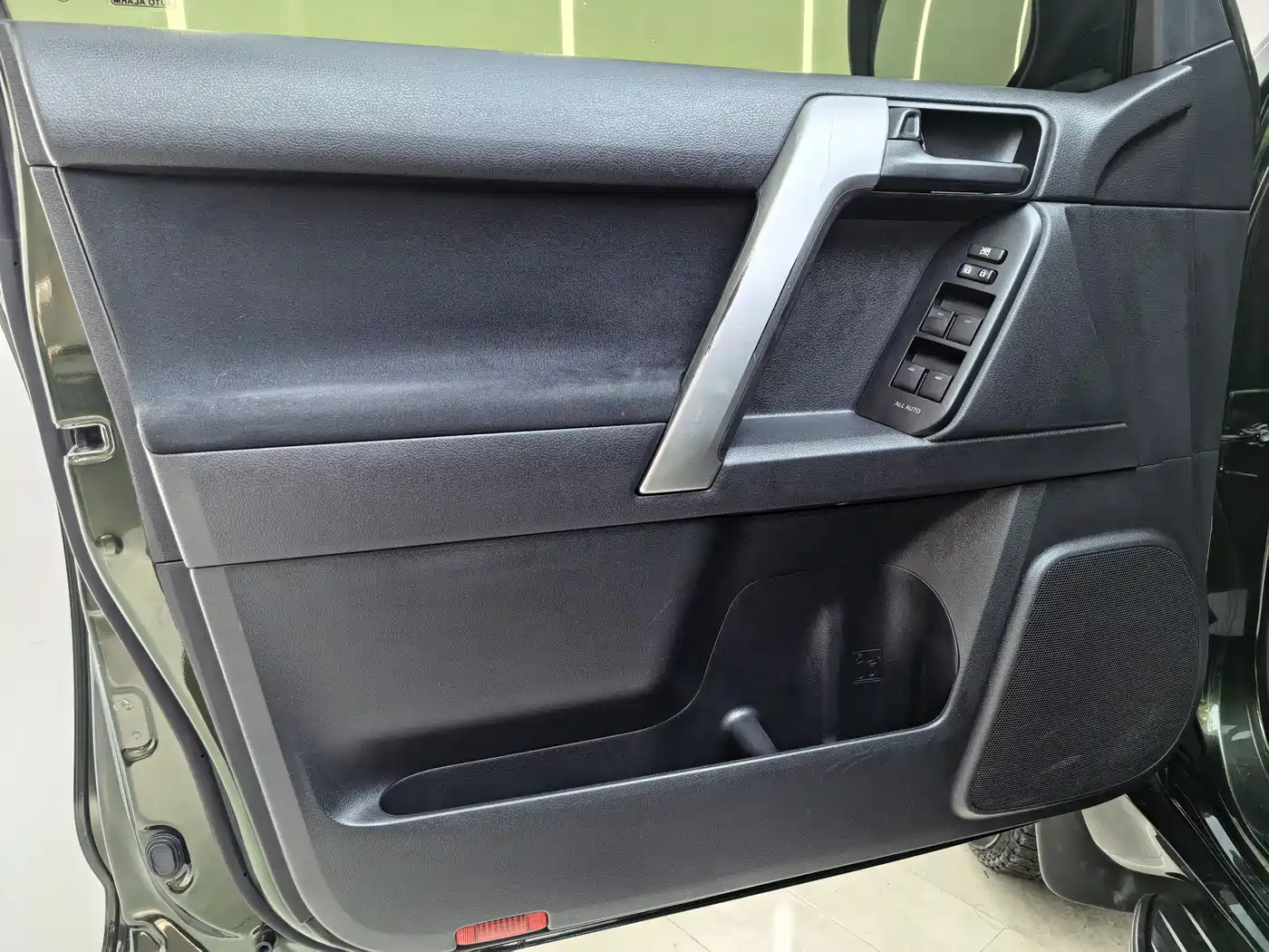 Toyota Prado 2015 2.7L Automatic Standard фото 14