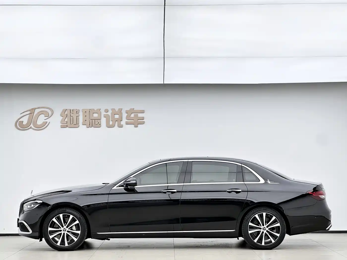 Mercedes-Benz E-Class New Energy 2022 E 350 e L Plug-in Hybrid Sedan фото 4