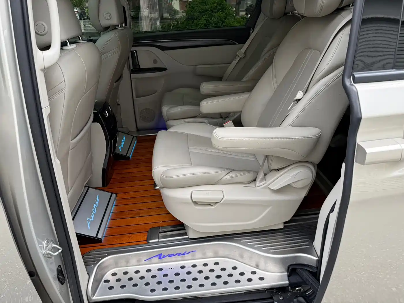 Photo 8 - Buick GL8