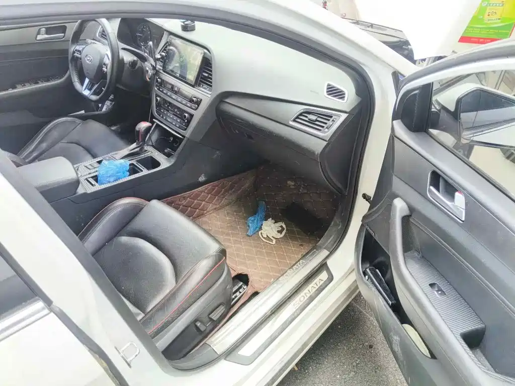 Фото 13 - Hyundai Sonata