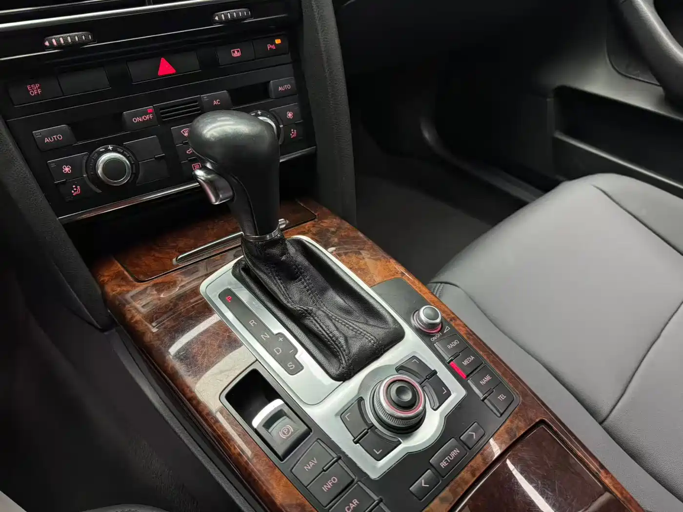 Audi A6L 2011 Model 2.4L Comfort фото 13