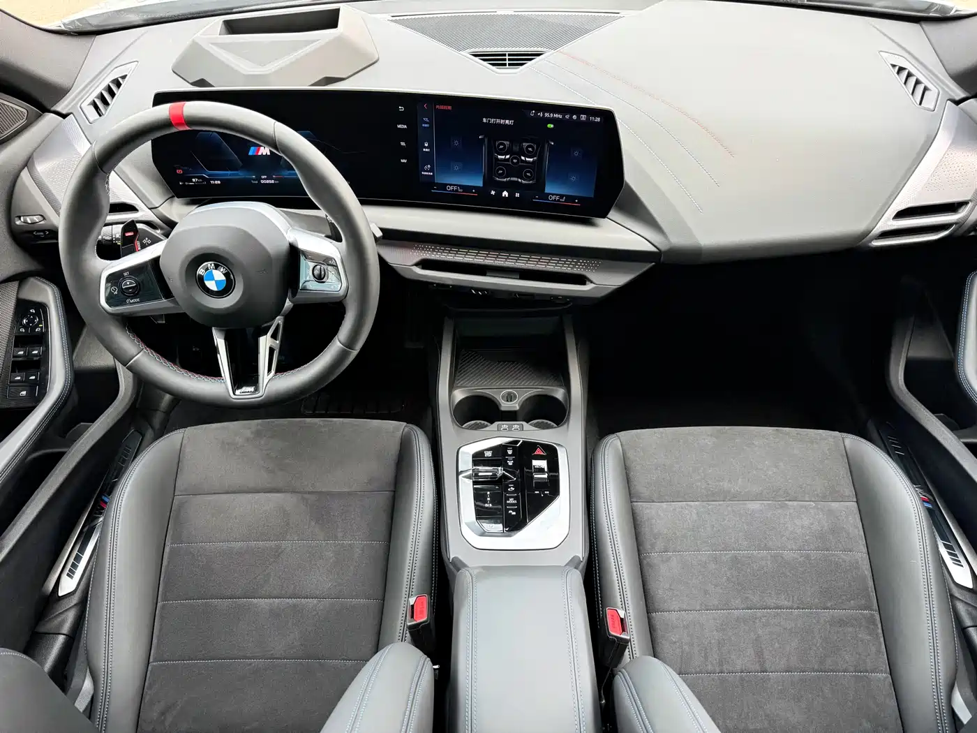 BMW M235L 2025 M235L фото 10