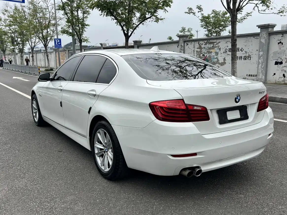 BMW 5 Series 2017 520Li Classic Edition фото 14