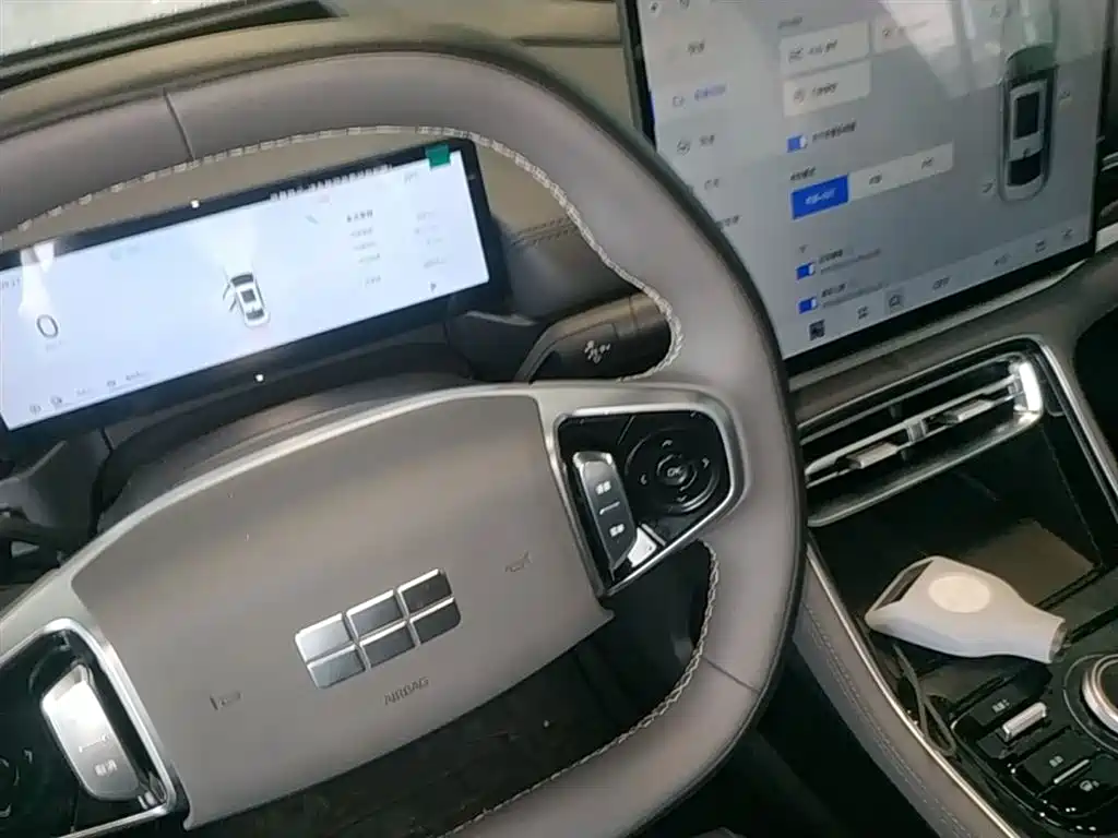 Geely Galaxy Galaxy A7 2025 EM-i 150km Explorer+ Edition фото 10