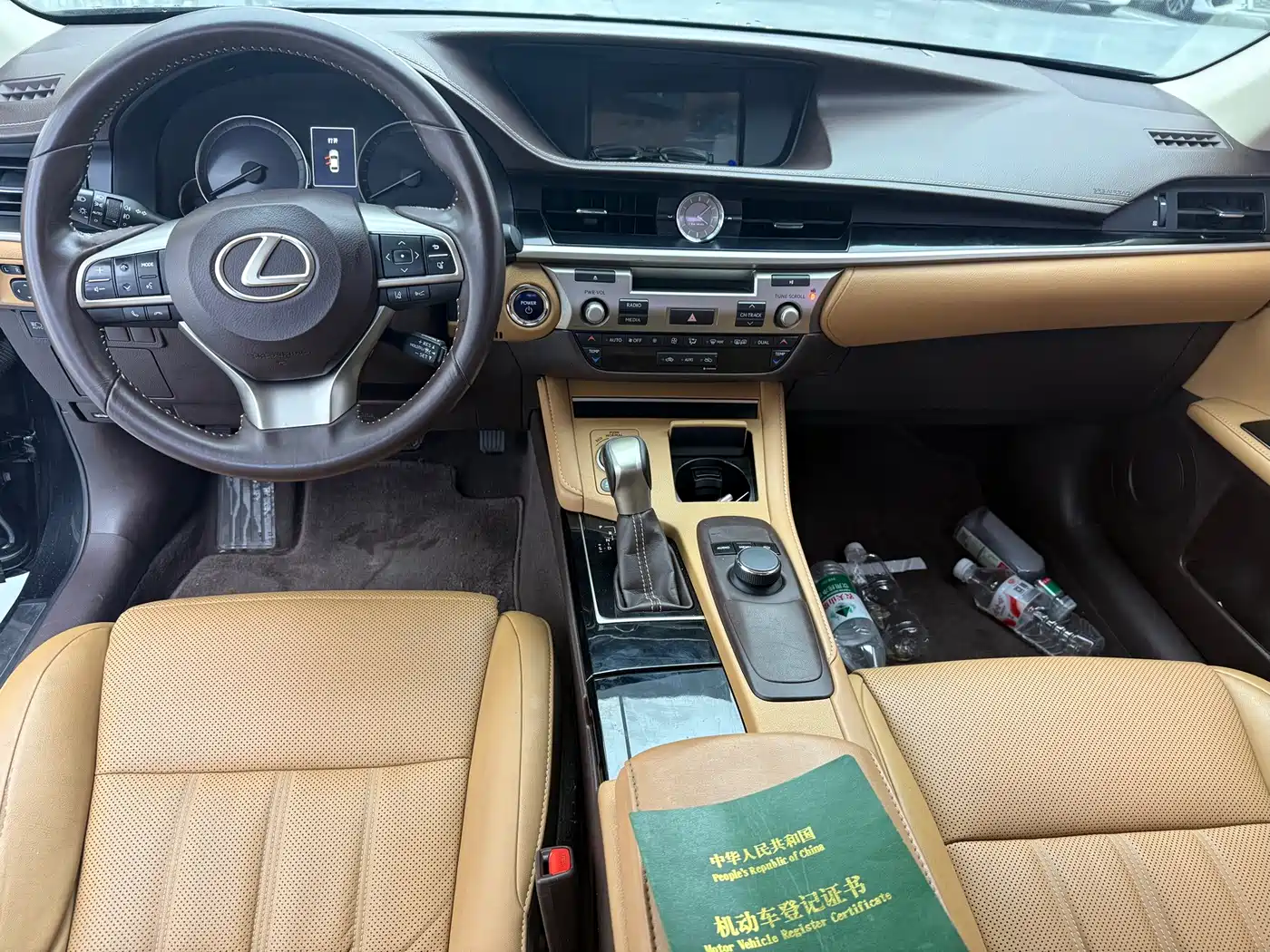 Фото 10 - Lexus ES