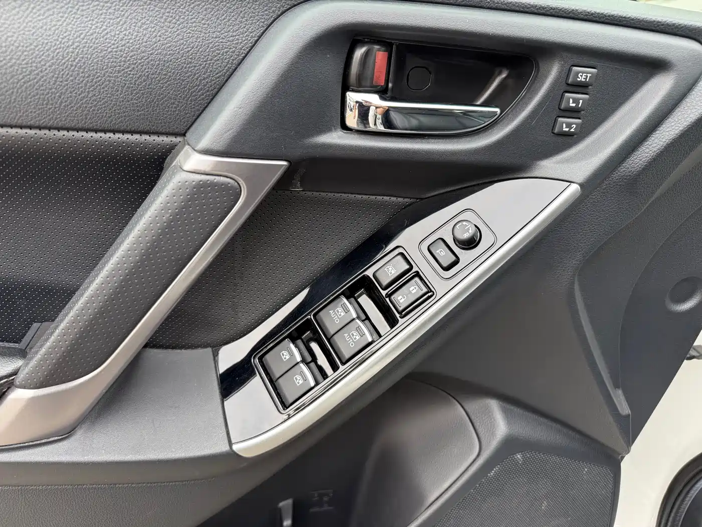 Subaru Forester 2016 2.5i Luxury Navigation Edition фото 2