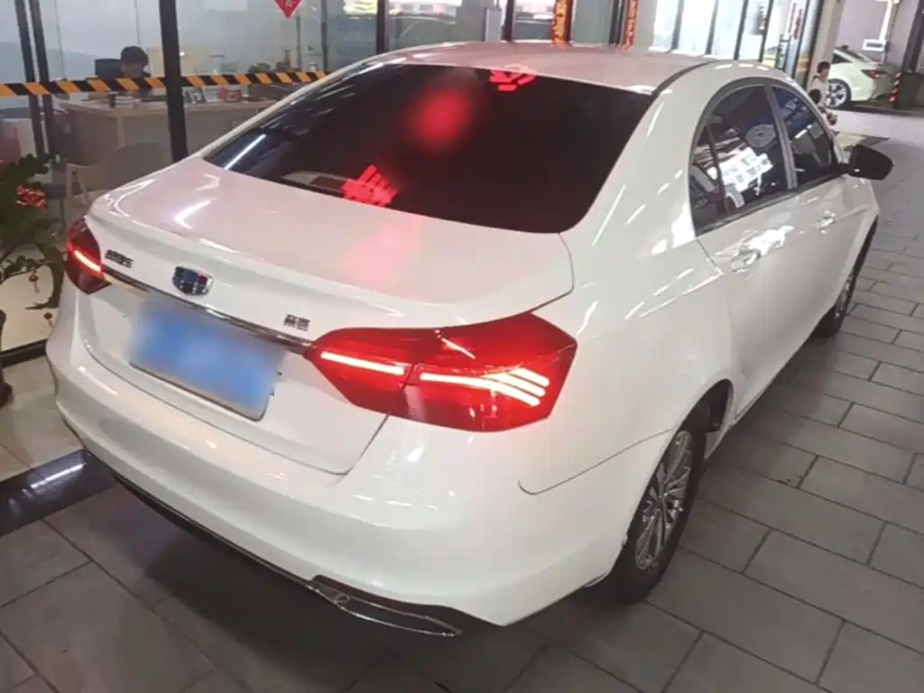 Фото 7 - Geely Emgrand