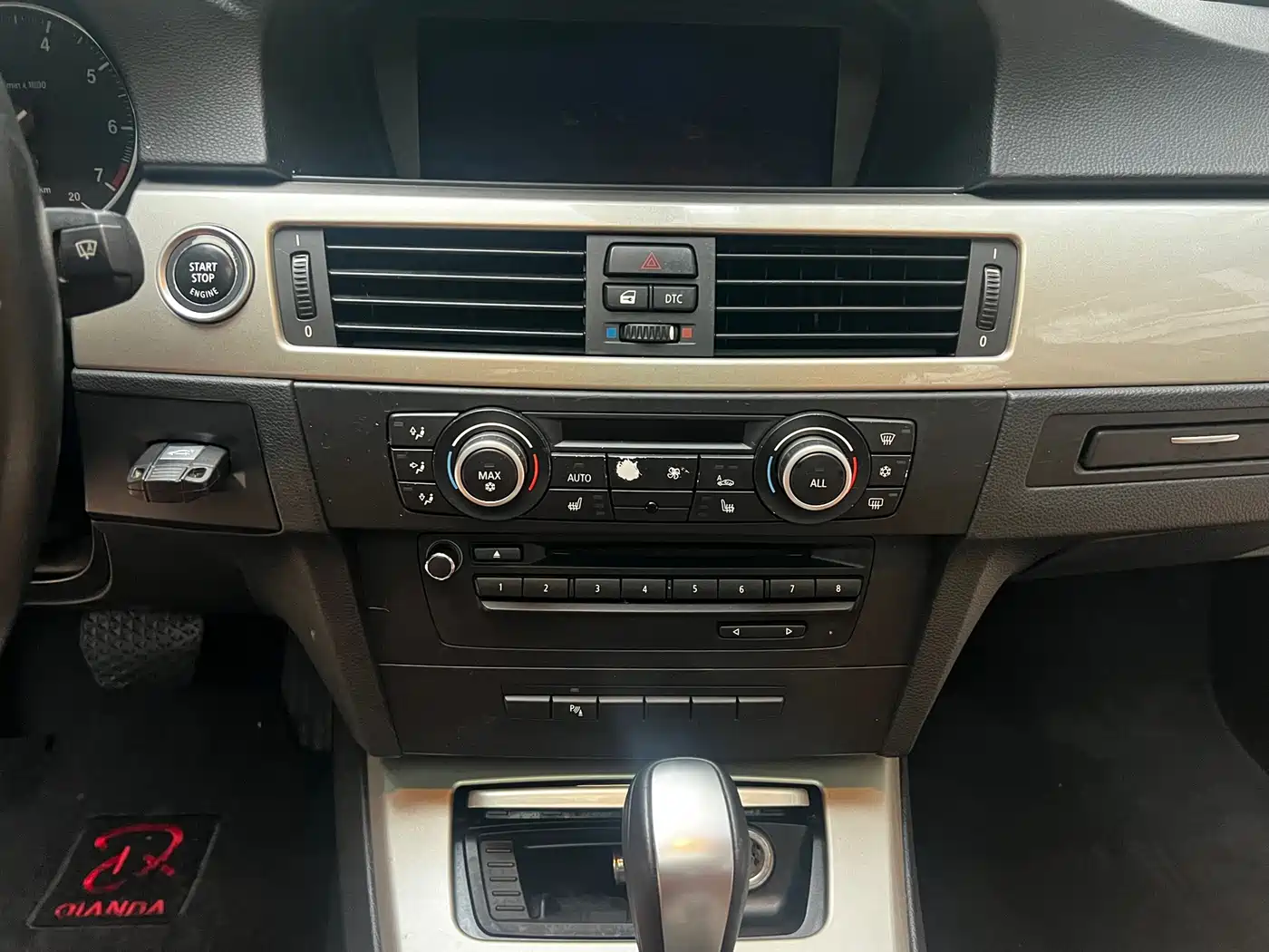 BMW 3 Series 2010 2011 320i Luxury