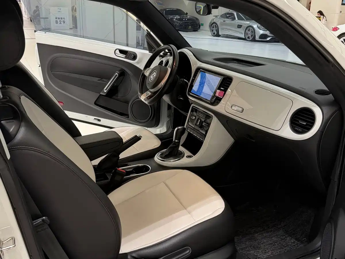 Volkswagen Beetle 2019 2018 180TSI Easy Joy Edition