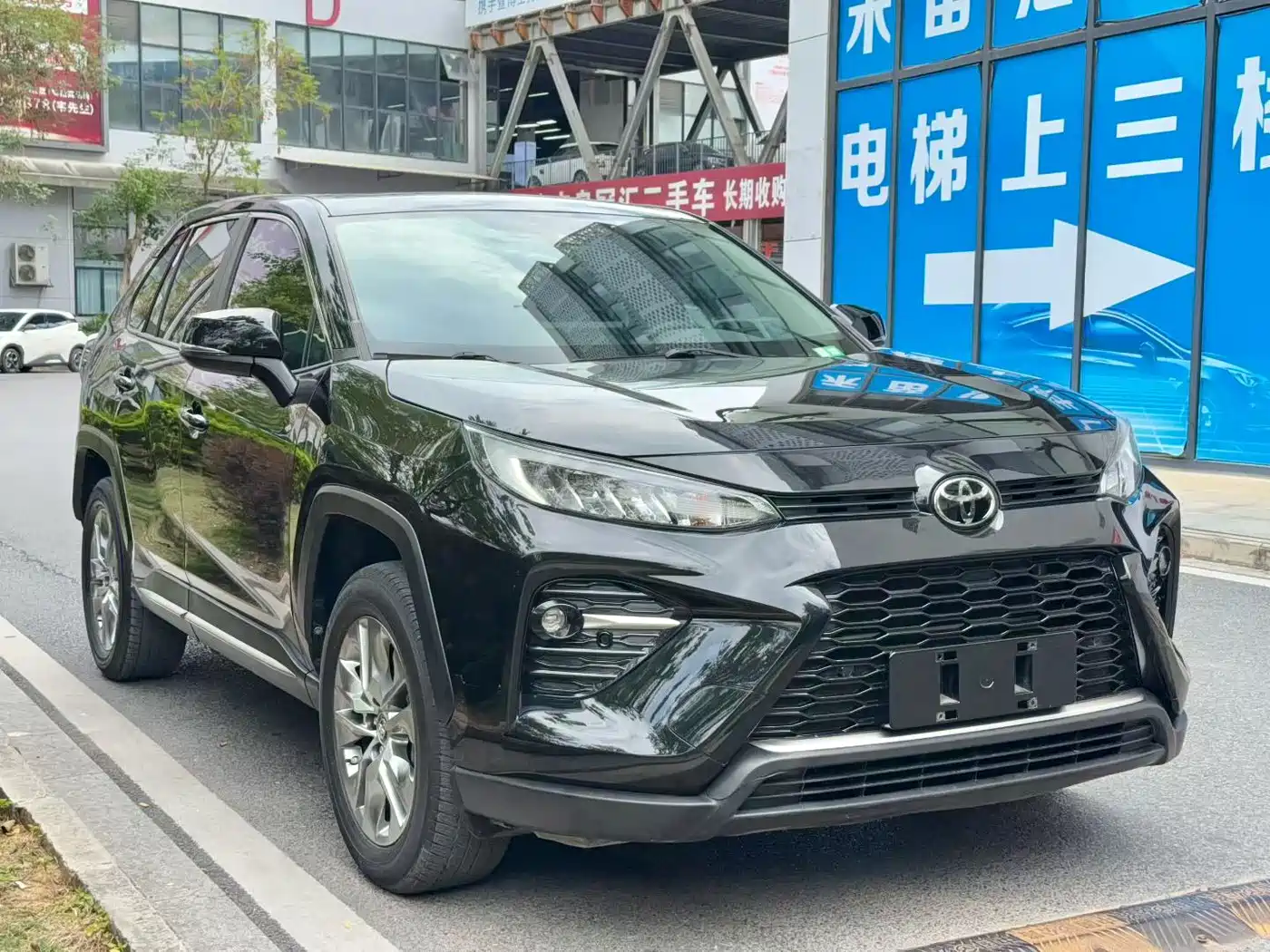 Toyota Wildlander 2021 2.0L CVT 4WD Luxury Edition фото 3