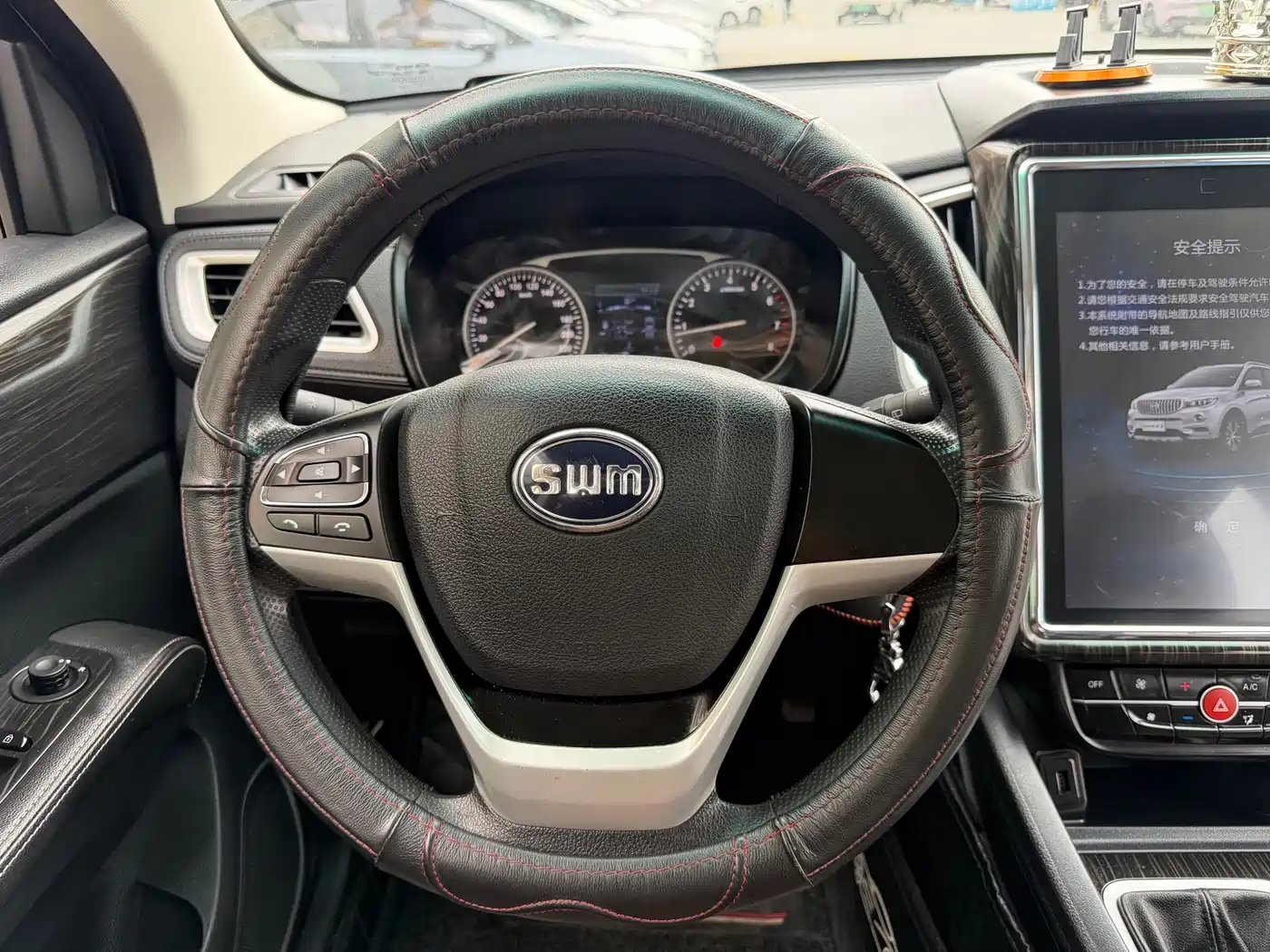 SWM Motor SWM X7 2019 2018 1.8L Manual Comfort 7-Seater