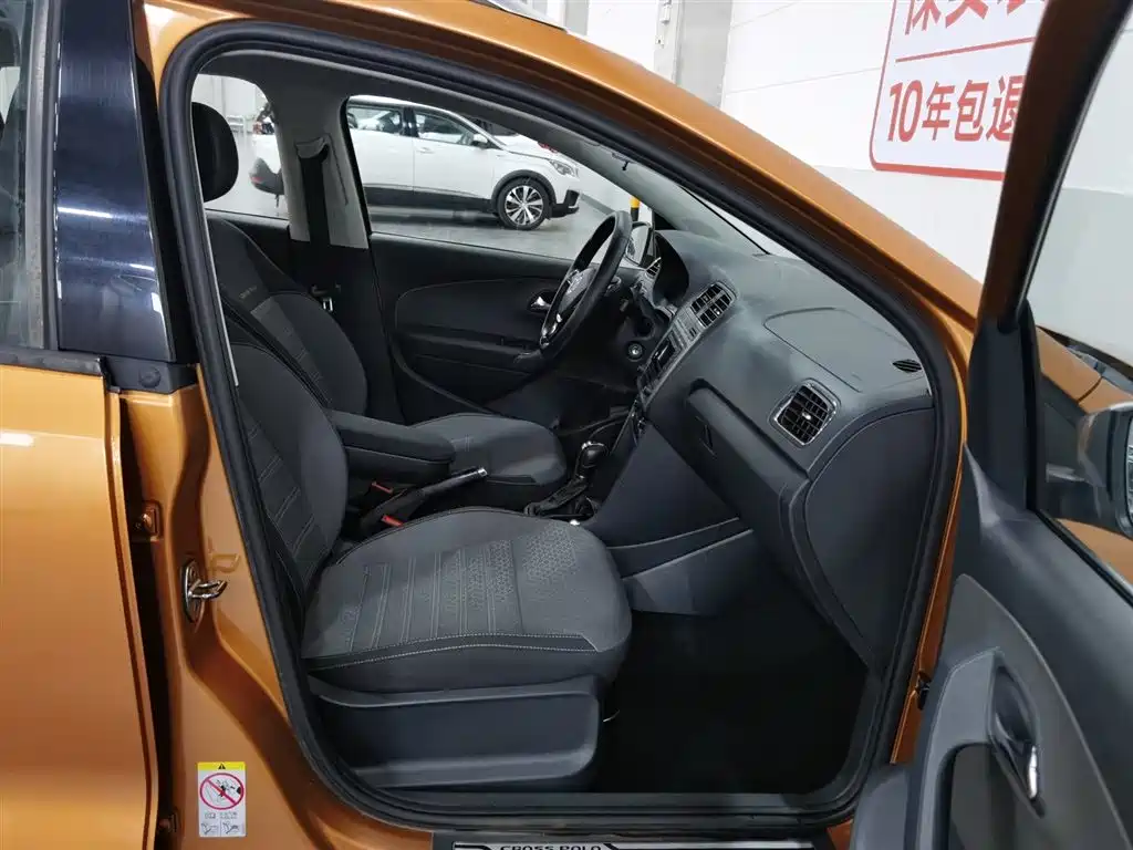 Volkswagen Polo 2016 1.6L Cross Polo Automatic фото 23