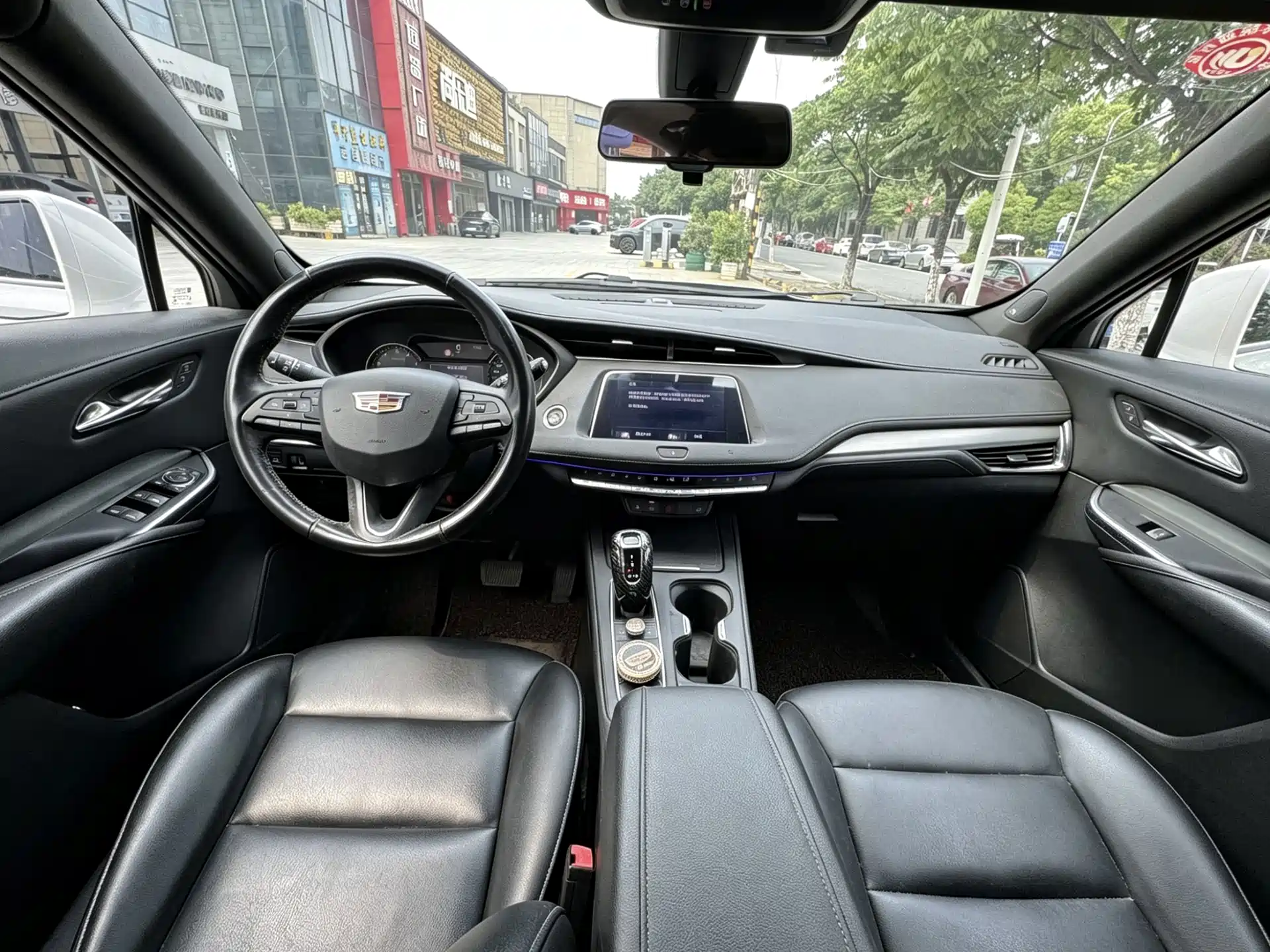 Photo 12 - Cadillac XT4