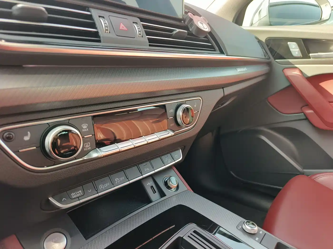 Audi Q5L 2024 Model 40 TFSI Luxury Dynamic фото 19