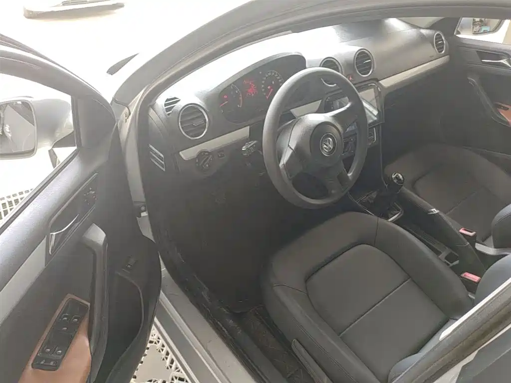 Volkswagen Jetta 2015 1.4L Manual Comfort фото 16