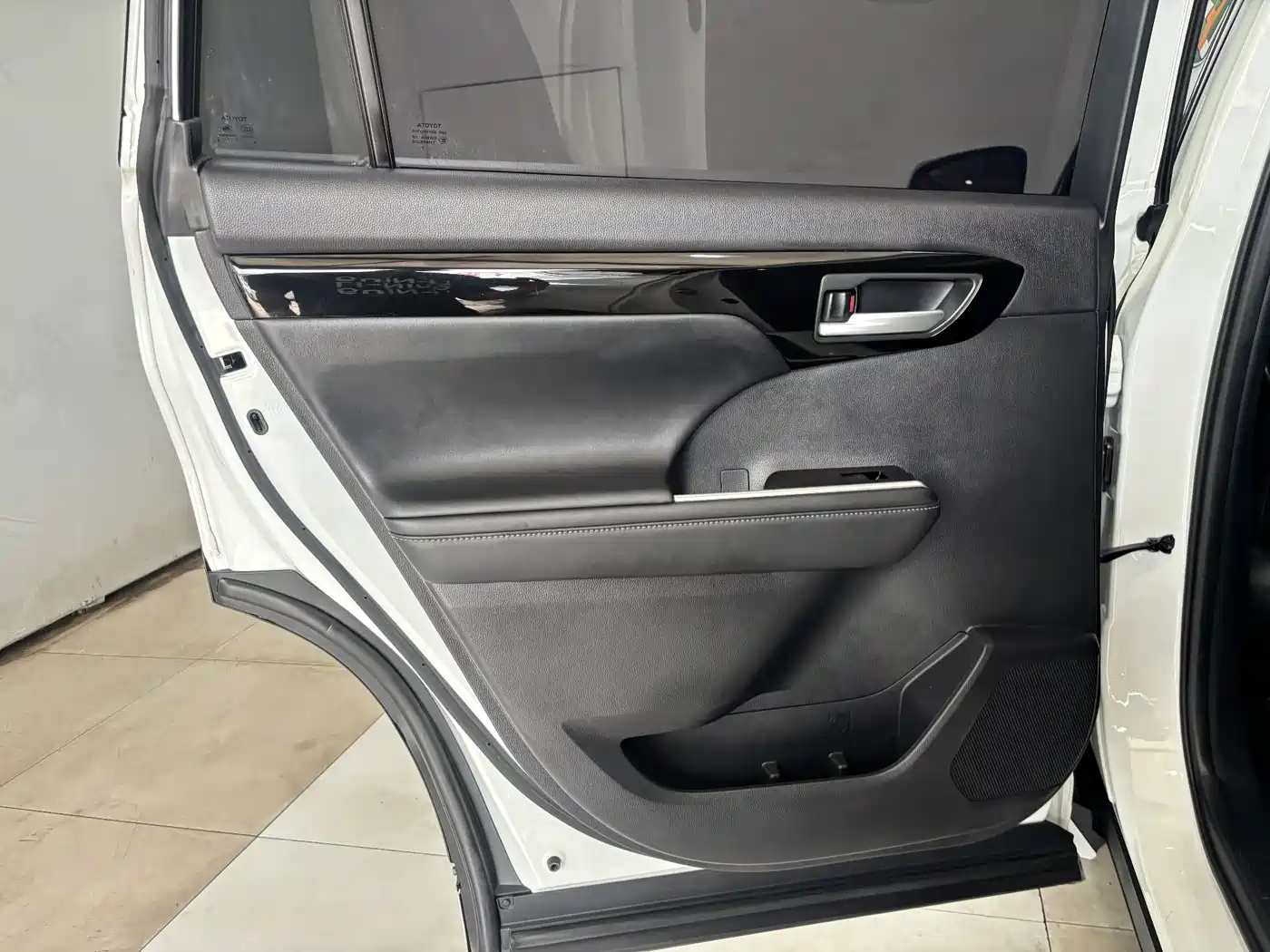 Toyota Highlander 2022 380T 4WD Premium 7-Seater фото 20