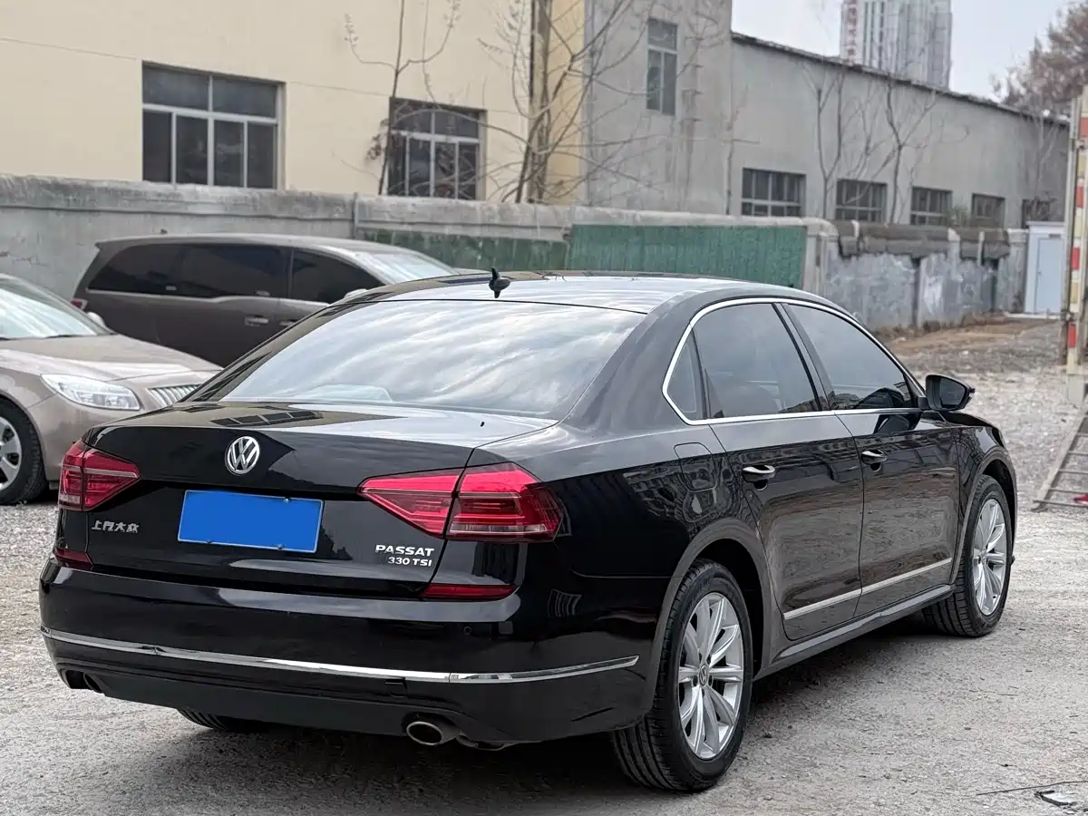 Volkswagen Passat 2017 330TSI DSG Prestige фото 6