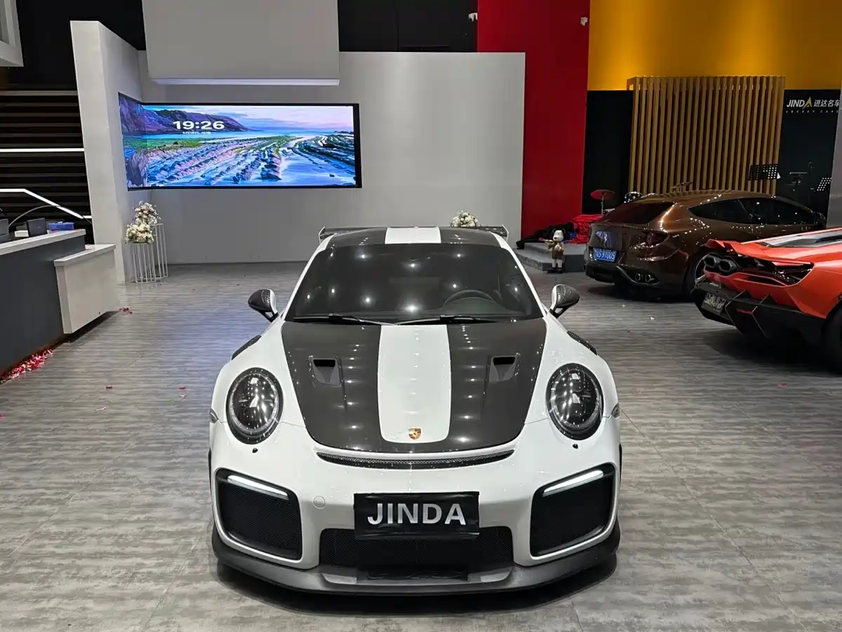 Porsche 911 2018 GT2 RS 3.8T фото 2