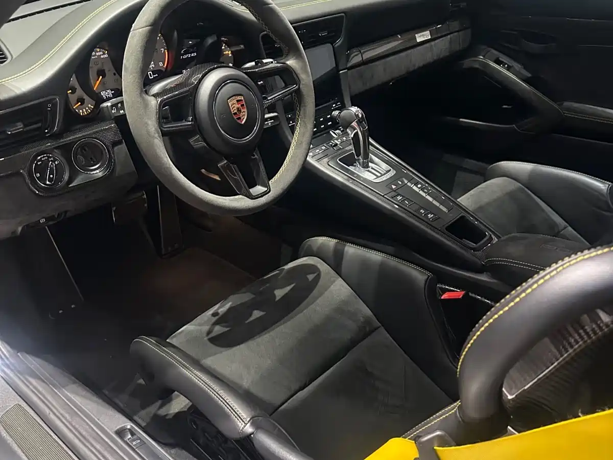 Porsche 911 2018 GT2 RS 3.8T фото 6