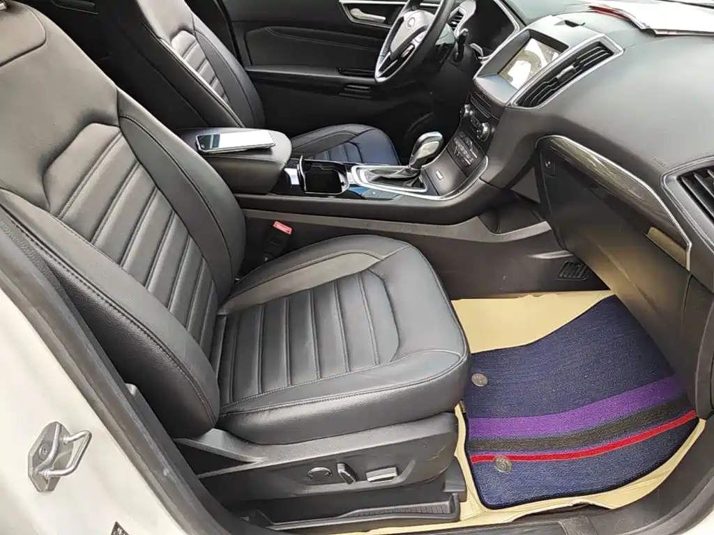 Фото 25 - Ford Edge