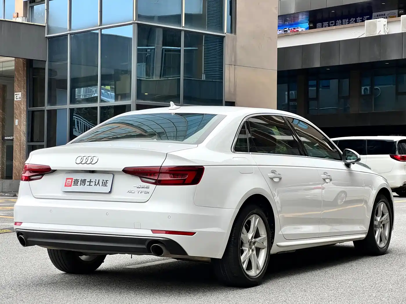 Фото 9 - Audi A4L