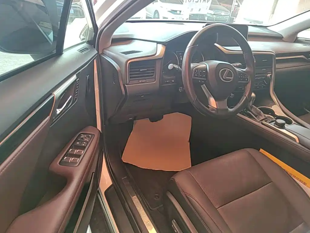 Photo 16 - Lexus RX