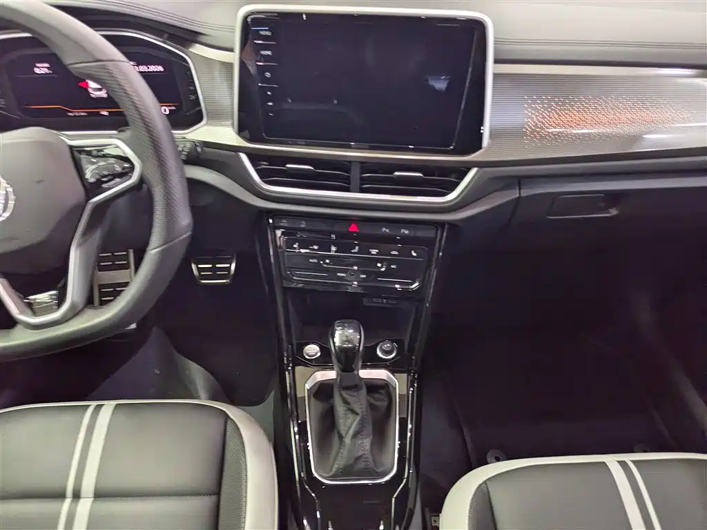 VOLKSWAGEN T-ROC EXPLORING SONGS