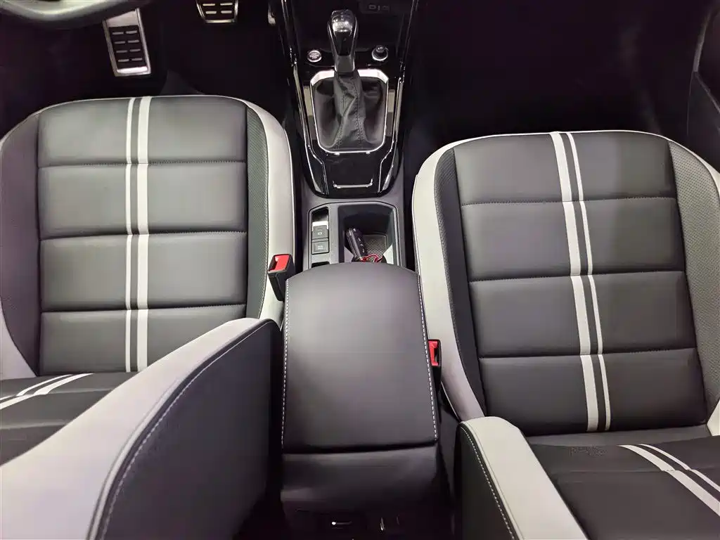 VOLKSWAGEN T-ROC EXPLORING SONGS