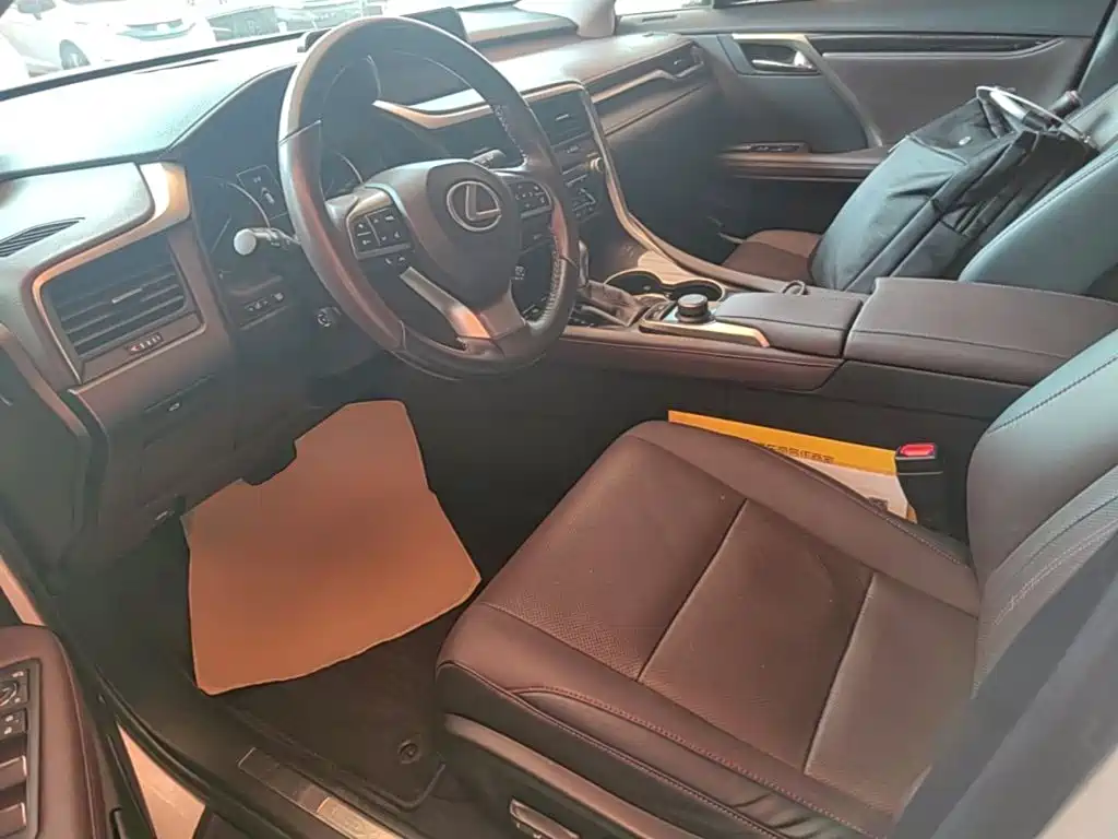 Photo 15 - Lexus RX